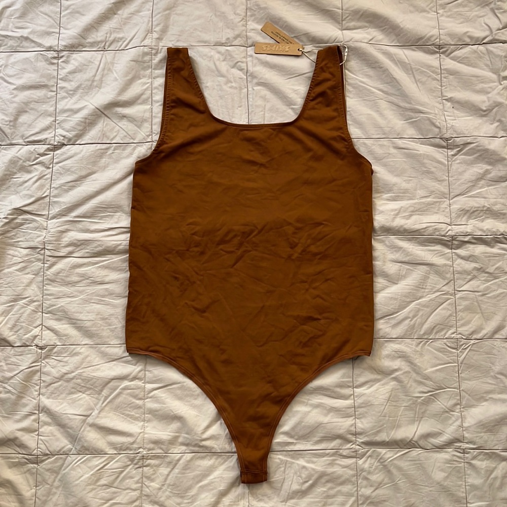 SKIMS SOFT SMOOTHING THONG BODYSUIT